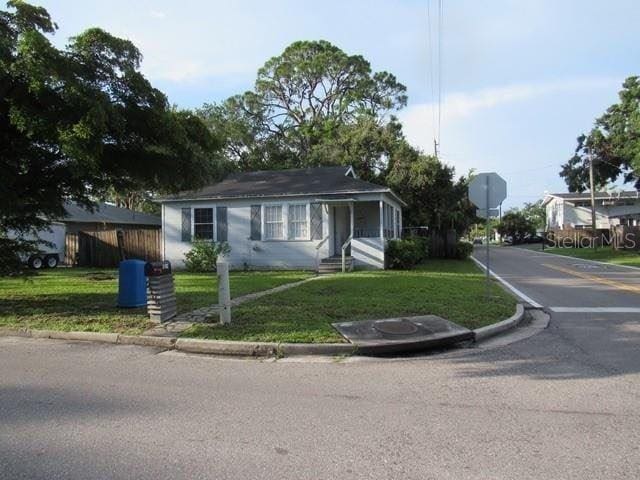 2102 Arlington St, Sarasota, FL 34239 - view of front of house with a front yard