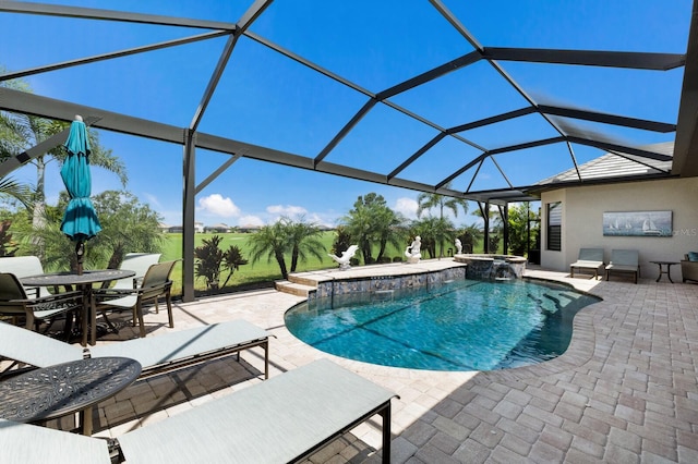 5804 Mulligan Way, Lakewood Ranch, FL 34211 - view of pool with a patio area, a pool with connected hot tub, glass enclosure, and outdoor dining space