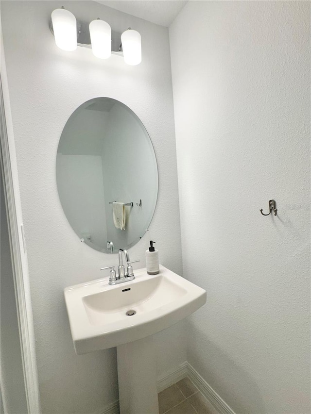 6253 Whetstone Ct, Palmetto, FL 34221 - bathroom featuring tile patterned floors and baseboards