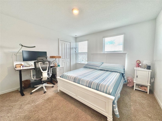 6253 Whetstone Ct, Palmetto, FL 34221 - bedroom featuring carpet, a desk, a closet, and a textured ceiling