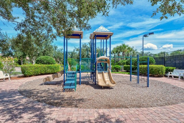 1251 Burgos Dr Unit 303, Sarasota, FL 34238 - view of community play area