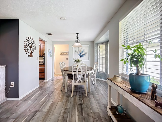 408 67th Ave W, Bradenton, FL 34207 - dining area with dark wood-style floors and a textured ceiling