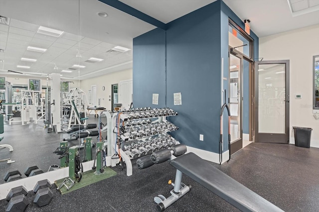 3003 Quail Holw Unit 10, Sarasota, FL 34235 - exercise room featuring a drop ceiling and baseboards