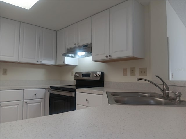 4154 Center Pointe Cir Unit 57A, Sarasota, FL 34233 - kitchen featuring stainless steel electric range, under cabinet range hood, light countertops, and white cabinets
