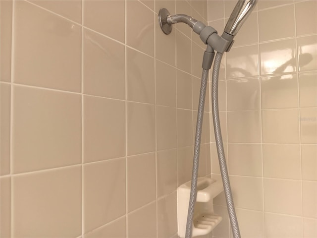 4154 Center Pointe Cir Unit 57A, Sarasota, FL 34233 - bathroom with a tile shower