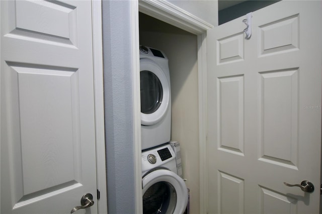 4026 Overture Cir Unit 487, Bradenton, FL 34209 - laundry room featuring stacked washer and clothes dryer