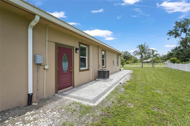 5714 38th Ave E, Bradenton, FL 34208 - entrance to property with stucco siding and a patio area