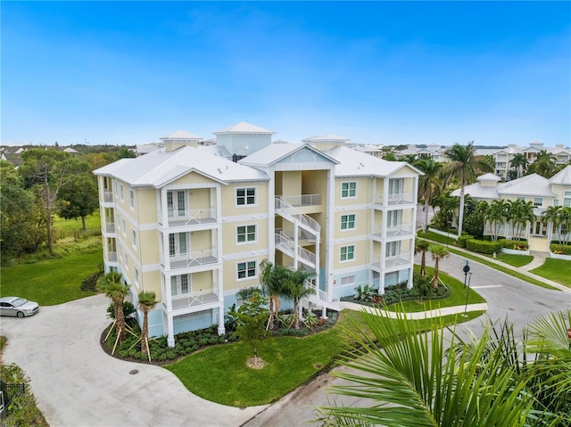 7611 34th Ave W Unit 301, Bradenton, FL 34209 - view of building exterior featuring curved driveway