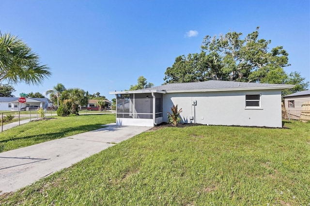 3327 King Blvd, Sarasota, FL 34234 - view of front of property with a sunroom, a front yard, and stucco siding
