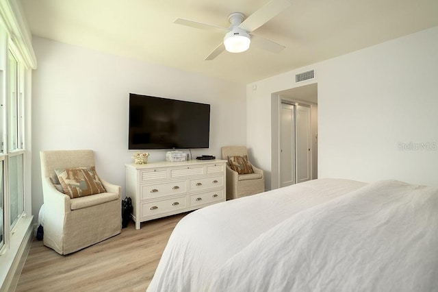 1801 Gulf Dr N Unit 276, Bradenton Beach, FL 34217 - bedroom with light wood-style flooring and a ceiling fan