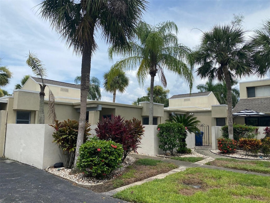 2221 Meadowlake Ct, Sarasota, FL 34235 - photo 1