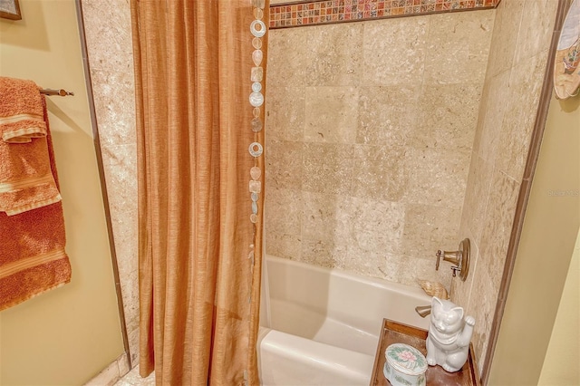 701 Marbury Ln, Longboat Key, FL 34228 - full bath featuring shower / bath combo