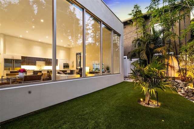 904 Virginia Dr, Sarasota, FL 34234 - view of grassy yard