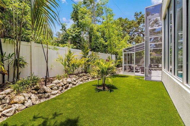 904 Virginia Dr, Sarasota, FL 34234 - view of fenced backyard