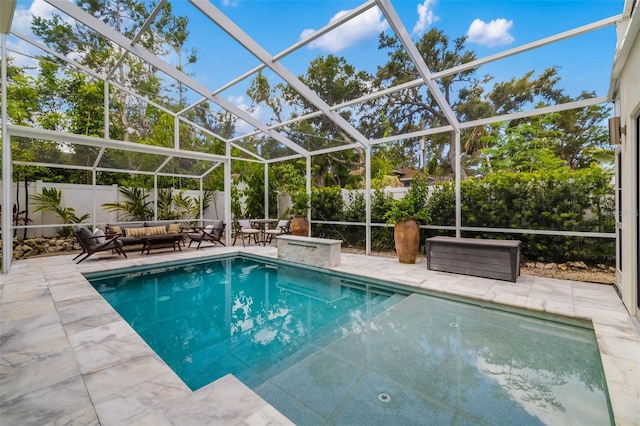904 Virginia Dr, Sarasota, FL 34234 - view of swimming pool featuring a patio, outdoor lounge area, and a fenced backyard