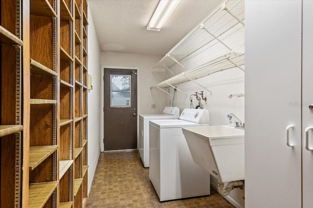 2708 Wilkinson Rd, Sarasota, FL 34231 - washroom featuring washing machine and clothes dryer and a textured ceiling