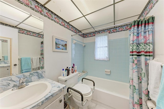 3905 34th Avenue Dr W Unit 36, Bradenton, FL 34205 - full bathroom featuring shower / tub combo with curtain and vanity