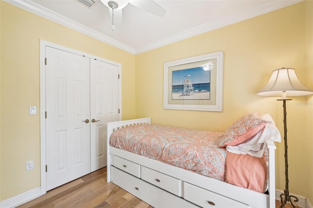 202 75th St, Holmes Beach, FL 34217 - bedroom with wood finished floors, crown molding, a closet, and ceiling fan