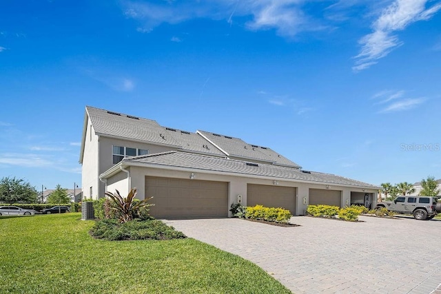 12017 Cranston Way, Bradenton, FL 34211 - view of front facade featuring stucco siding and a front yard