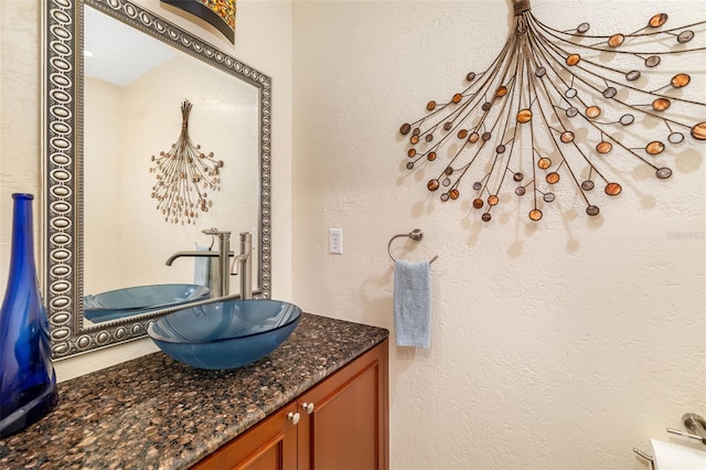 546A Beach Rd Unit A544, Sarasota, FL 34242 - bathroom featuring vanity, a chandelier, and a textured wall