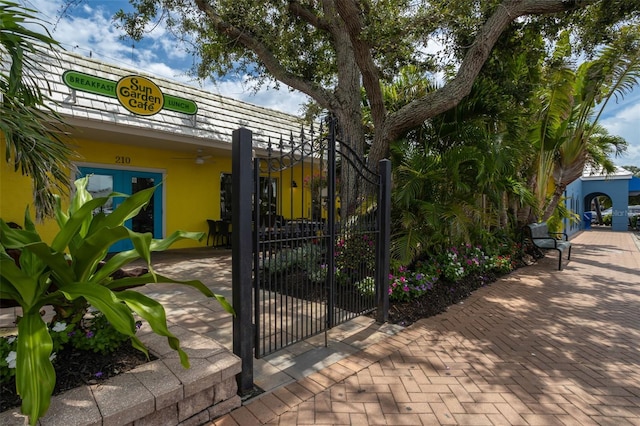 546A Beach Rd Unit A544, Sarasota, FL 34242 - view of gate