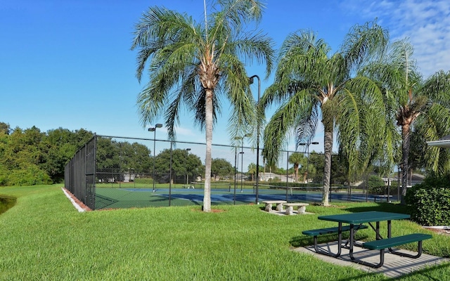 4649 72nd Ct E, Bradenton, FL 34203 - surrounding community featuring a tennis court