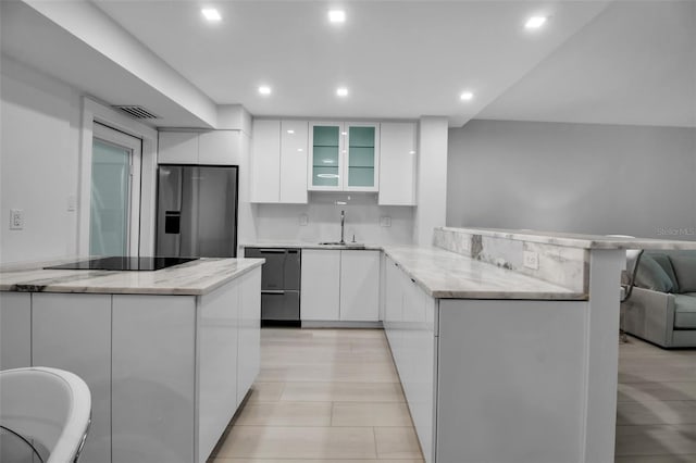 1150 Tarpon Center Dr Unit 1-C # 103, Venice, FL 34285 - kitchen featuring stainless steel appliances, modern cabinets, white cabinets, a peninsula, and recessed lighting