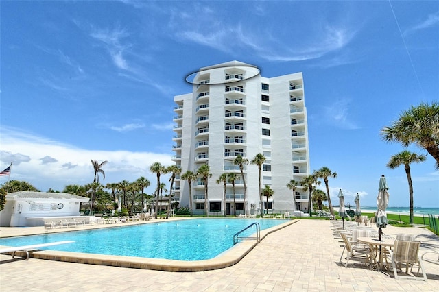 1000 Longboat Club Rd Unit 1105, Longboat Key, FL 34228 - community pool with a patio area