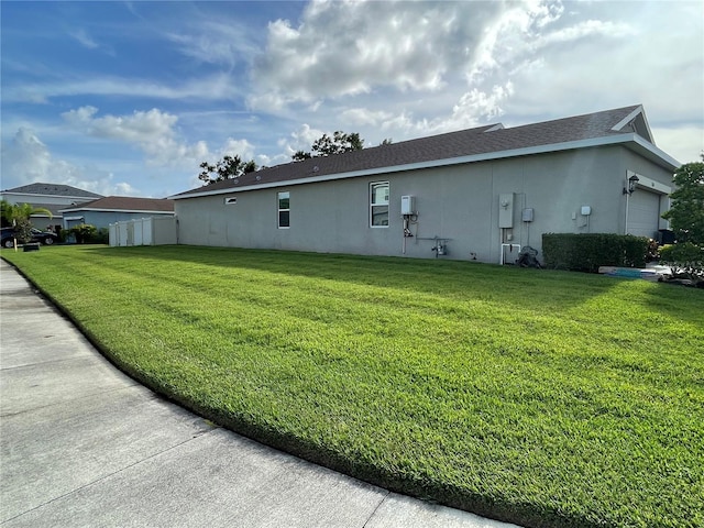 5635 Los Robles Ct, Palmetto, FL 34221 - back of property with stucco siding and an attached garage