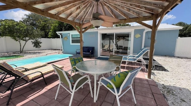 3614 29th Ave W, Bradenton, FL 34205 - fenced backyard with a patio area, outdoor dining area, and a ceiling fan
