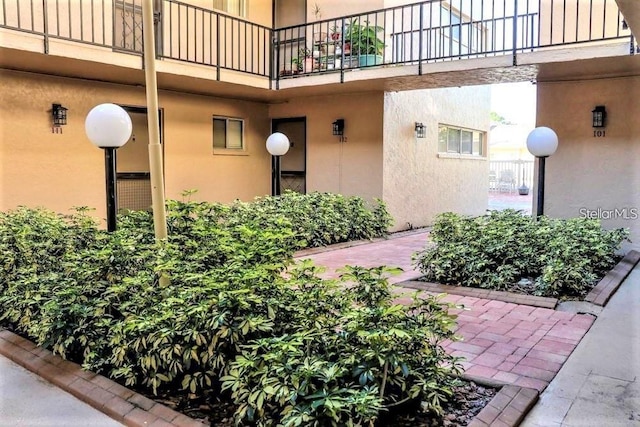 2763 Woodgate Ln Unit 105, Sarasota, FL 34231 - view of patio / terrace