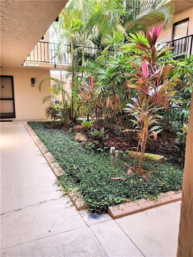 2763 Woodgate Ln Unit 105, Sarasota, FL 34231 - view of yard