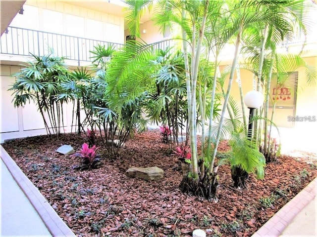 2763 Woodgate Ln Unit 105, Sarasota, FL 34231 - view of yard
