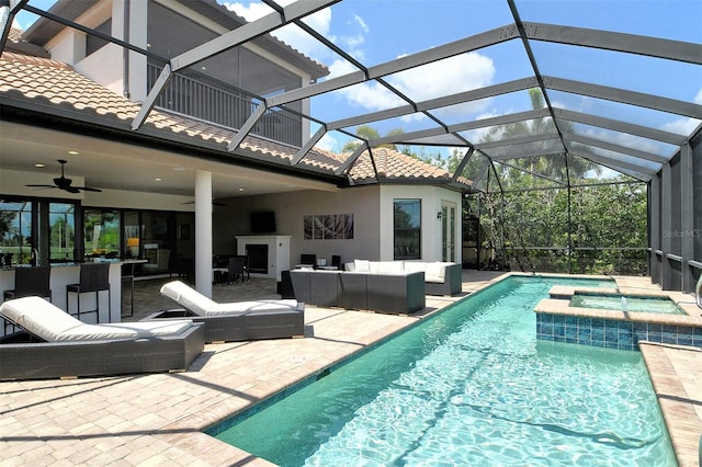 7638 Windy Hill Cv, Bradenton, FL 34202 - view of pool featuring an outdoor living space, a patio, a pool with connected hot tub, ceiling fan, and glass enclosure