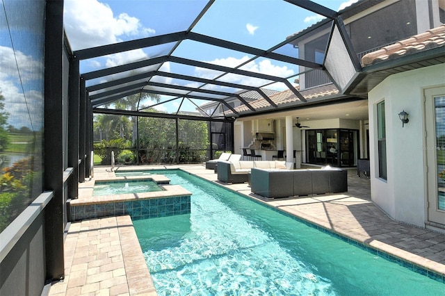 7638 Windy Hill Cv, Bradenton, FL 34202 - view of pool featuring an outdoor living space, a pool with connected hot tub, ceiling fan, a patio, and a lanai