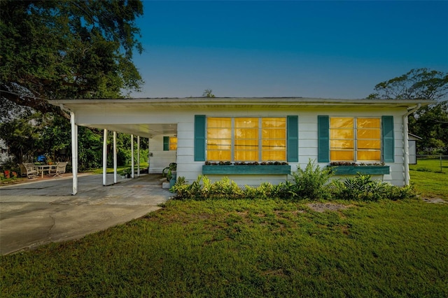 3020 51st Ave E, Bradenton, FL 34203 - view of front of house with concrete driveway, a front lawn, and a carport