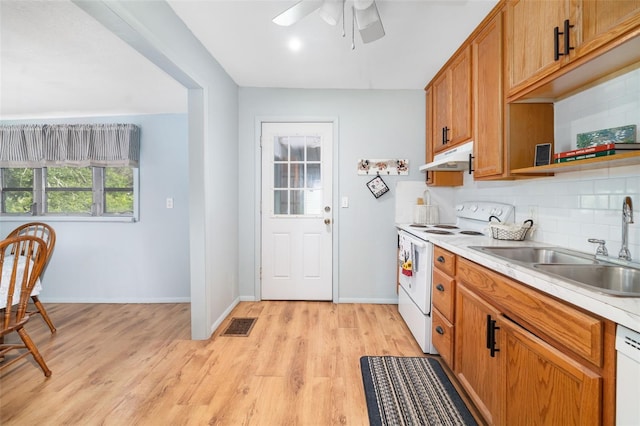 3020 51st Ave E, Bradenton, FL 34203 - kitchen with white appliances, under cabinet range hood, a ceiling fan, backsplash, and light wood finished floors
