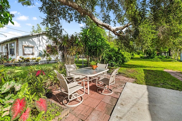 3020 51st Ave E, Bradenton, FL 34203 - view of patio / terrace with outdoor dining area