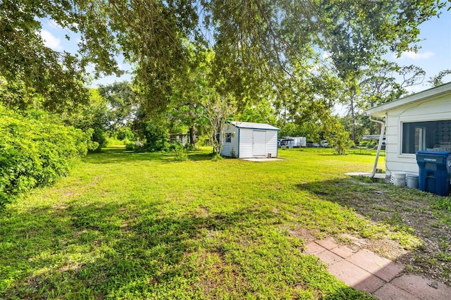 3020 51st Ave E, Bradenton, FL 34203 - view of grassy yard featuring a storage shed