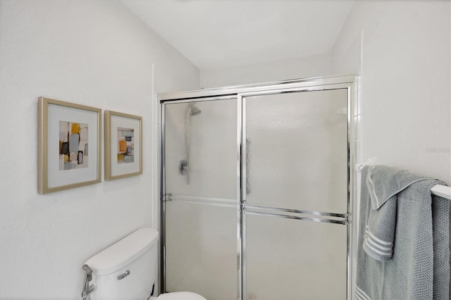 8335 Glenrose Way Unit 1513, Sarasota, FL 34238 - full bath featuring a shower with door and toilet