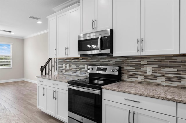 5174 78th St Cir E, Bradenton, FL 34203 - kitchen featuring stainless steel appliances, crown molding, decorative backsplash, white cabinetry, and light wood-style floors