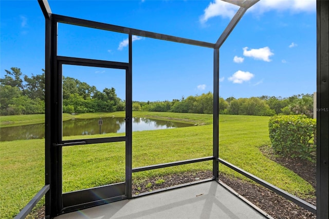 5174 78th St Cir E, Bradenton, FL 34203 - unfurnished sunroom featuring a water view and view of wooded area