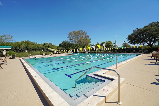 7868 Chick Evans Pl, Sarasota, FL 34240 - community pool with a patio