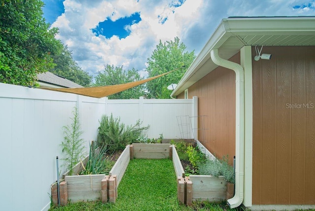 572 Sparrow Branch Cir, Saint Johns, FL 32259 - view of yard featuring a garden