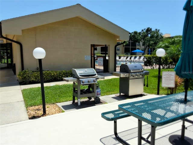 515 30th Ave W Unit H401, Bradenton, FL 34205 - view of patio with area for grilling