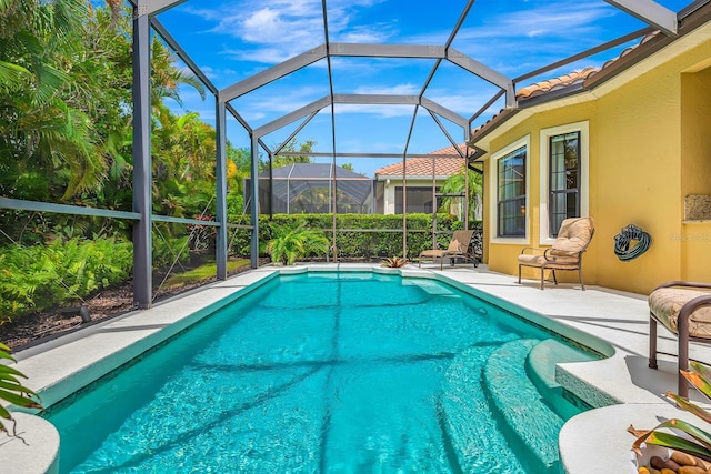 7314 Wexford Ct, Lakewood Ranch, FL 34202 - outdoor pool with a patio area and a lanai