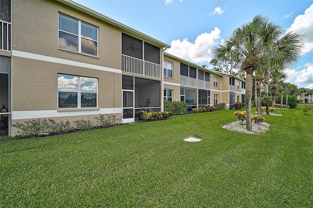 5240 Hyland Hills Ave Unit 1425, Sarasota, FL 34241 - view of property's community featuring a yard