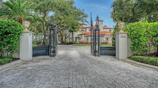4423 Bay Shore Rd, Sarasota, FL 34234 - view of gate