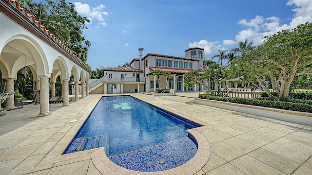 4423 Bay Shore Rd, Sarasota, FL 34234 - swimming pool with a patio