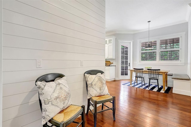 1906 143rd Ct E, Bradenton, FL 34212 - living area with light wood finished floors and crown molding